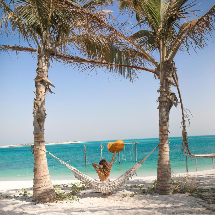 Nurai Island, Saadiyat Hotel Abu Dhabi Luaran gambar Hammock on the beach